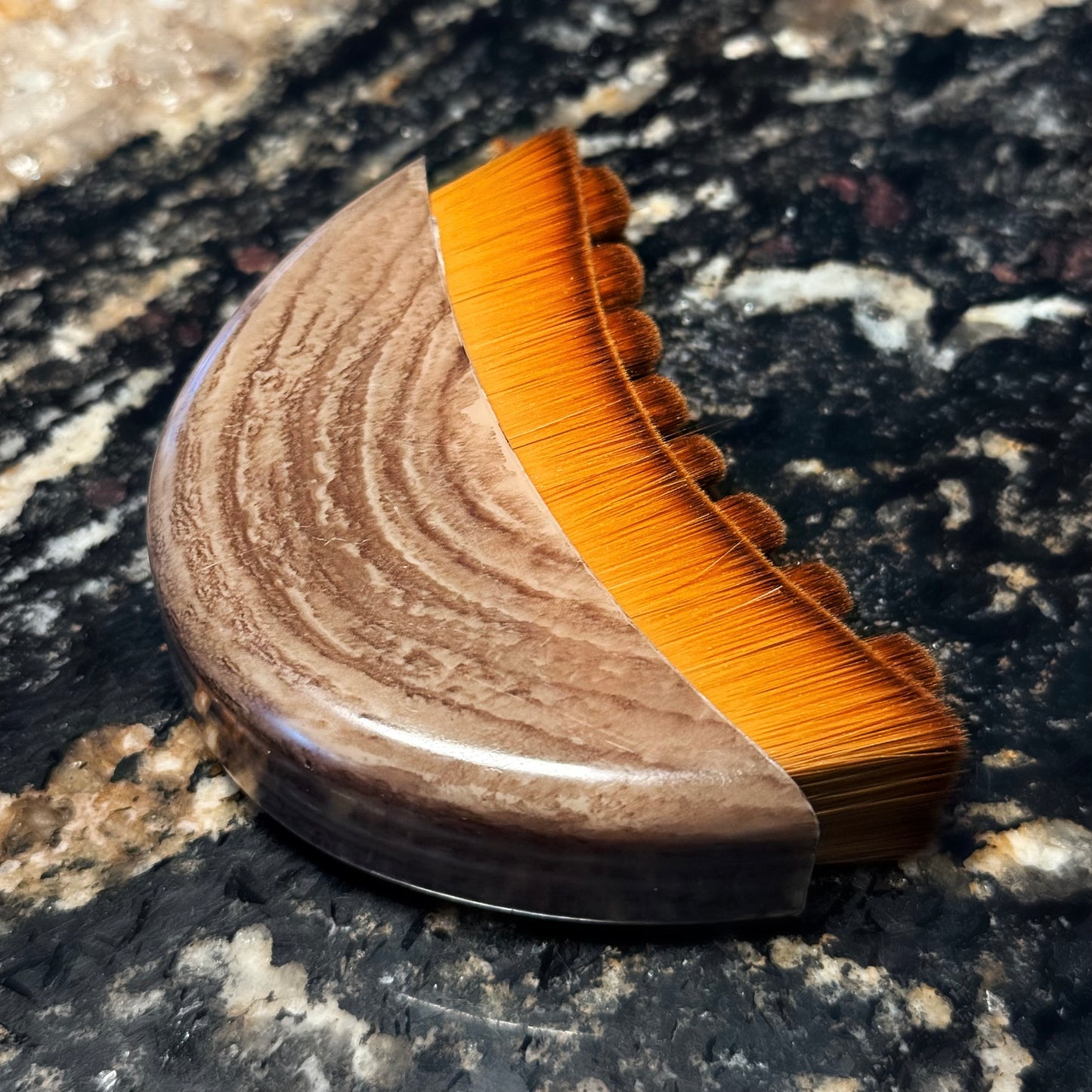 Sculpting Glow Face Brush™